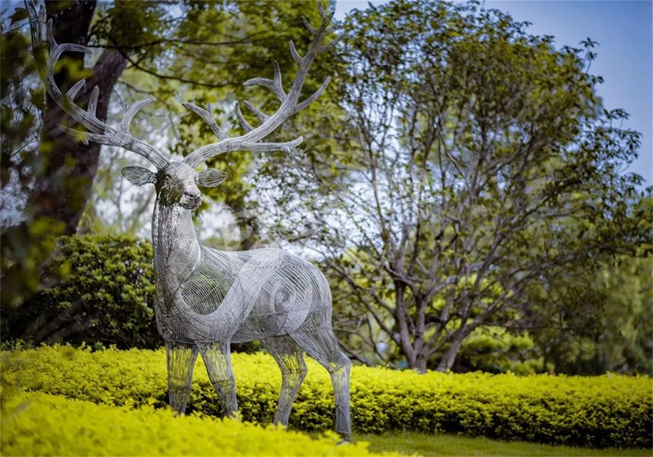 園林景觀(guān)鏤空鹿不銹鋼雕塑定制